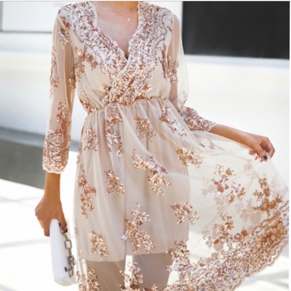 Gold sequined glamorous dress. - Picture 1 of 4